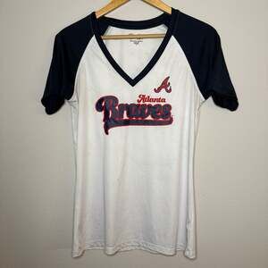 Campus Lifestyle Atlanta Braves Women's V-Neck Baseball Fan T-Shirt